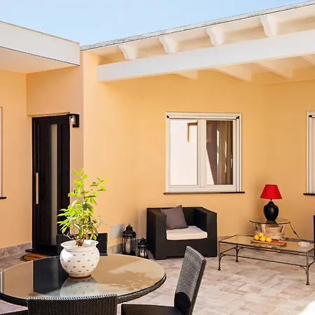 Isclana House - New Luxury 3 Bedrooms With Private Terrace, Lejlighed *